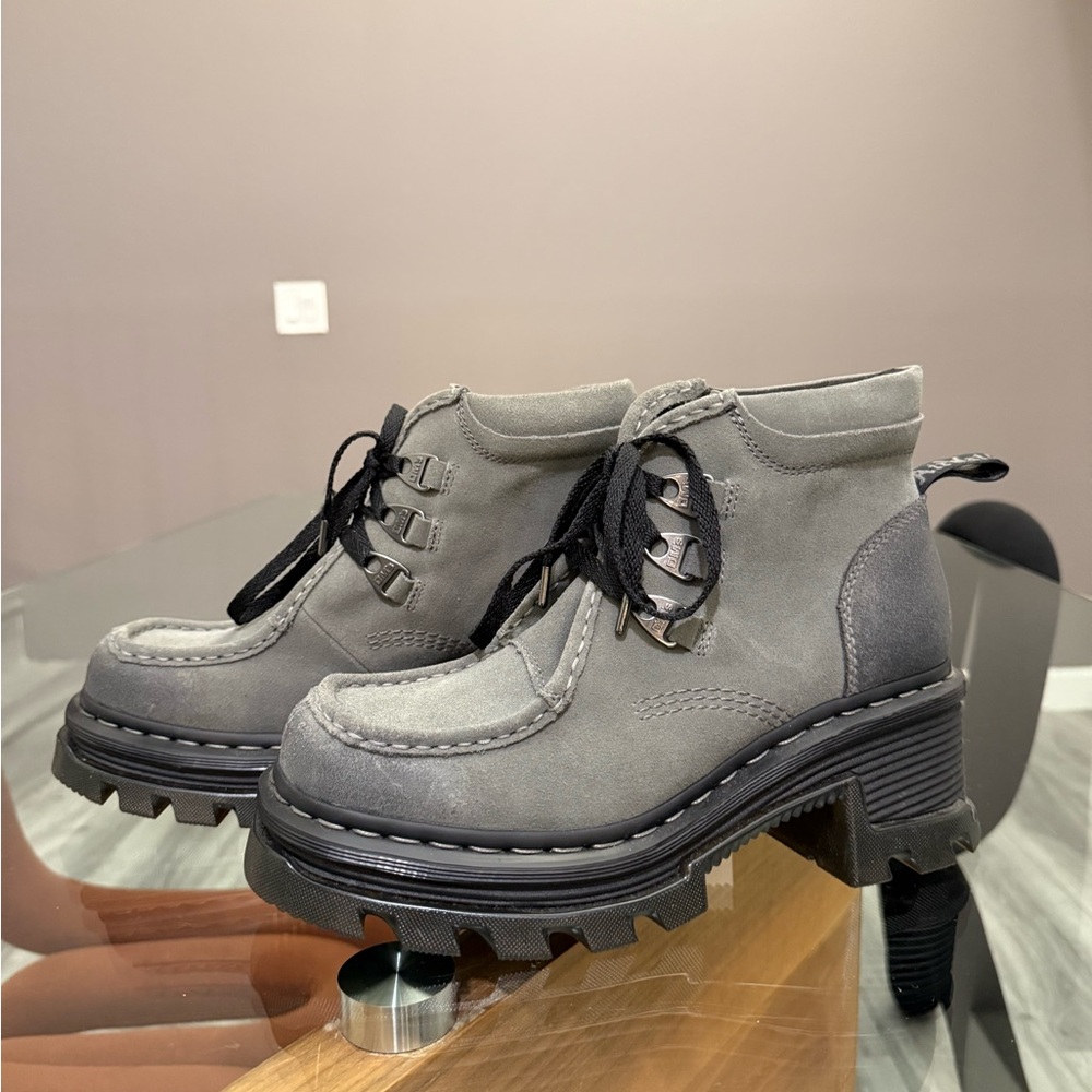 DR MARTENS CORRAN 3-EYE SUEDE HEELED BOOTS